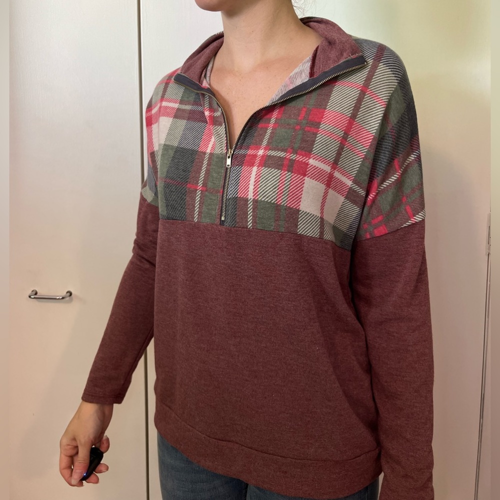 Unknown brand, size medium, mauve with block plaid